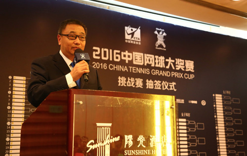 beat365体育官方网站冯明新院长担任中国网球大奖赛裁判长工作